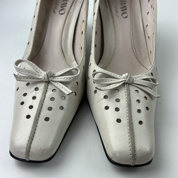 Vintage Bravo Brown's White Leather Heels - Picture 3 of 9